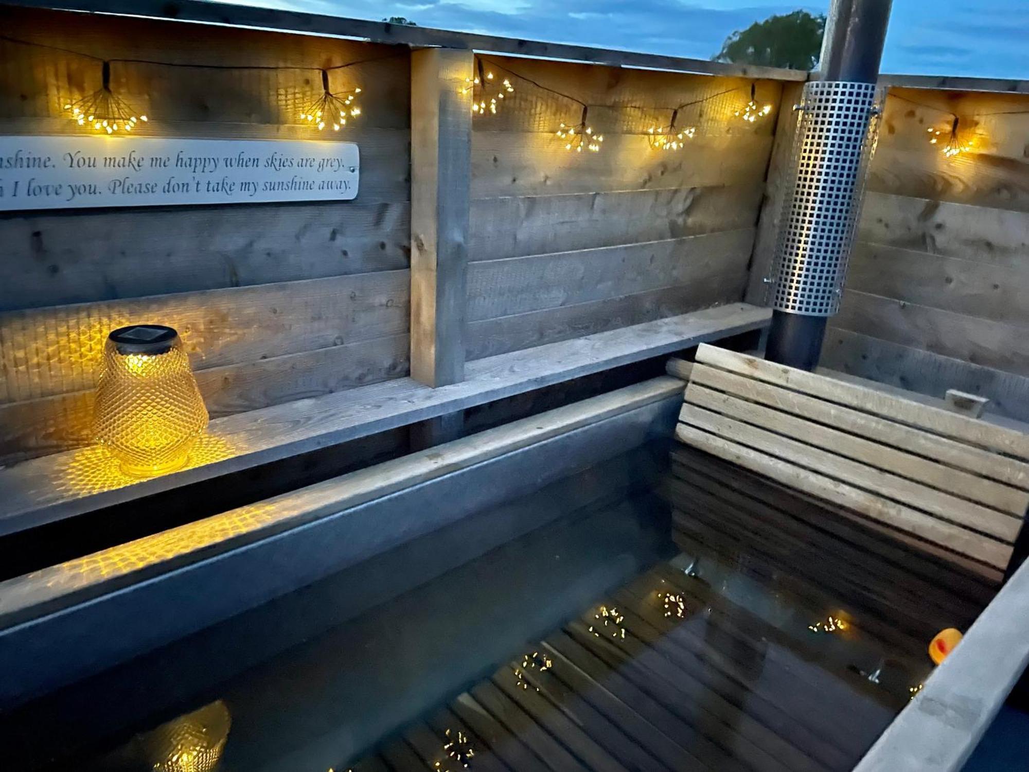 Отель Abbey Farm Luxury Glamping Rhuddlan Экстерьер фото