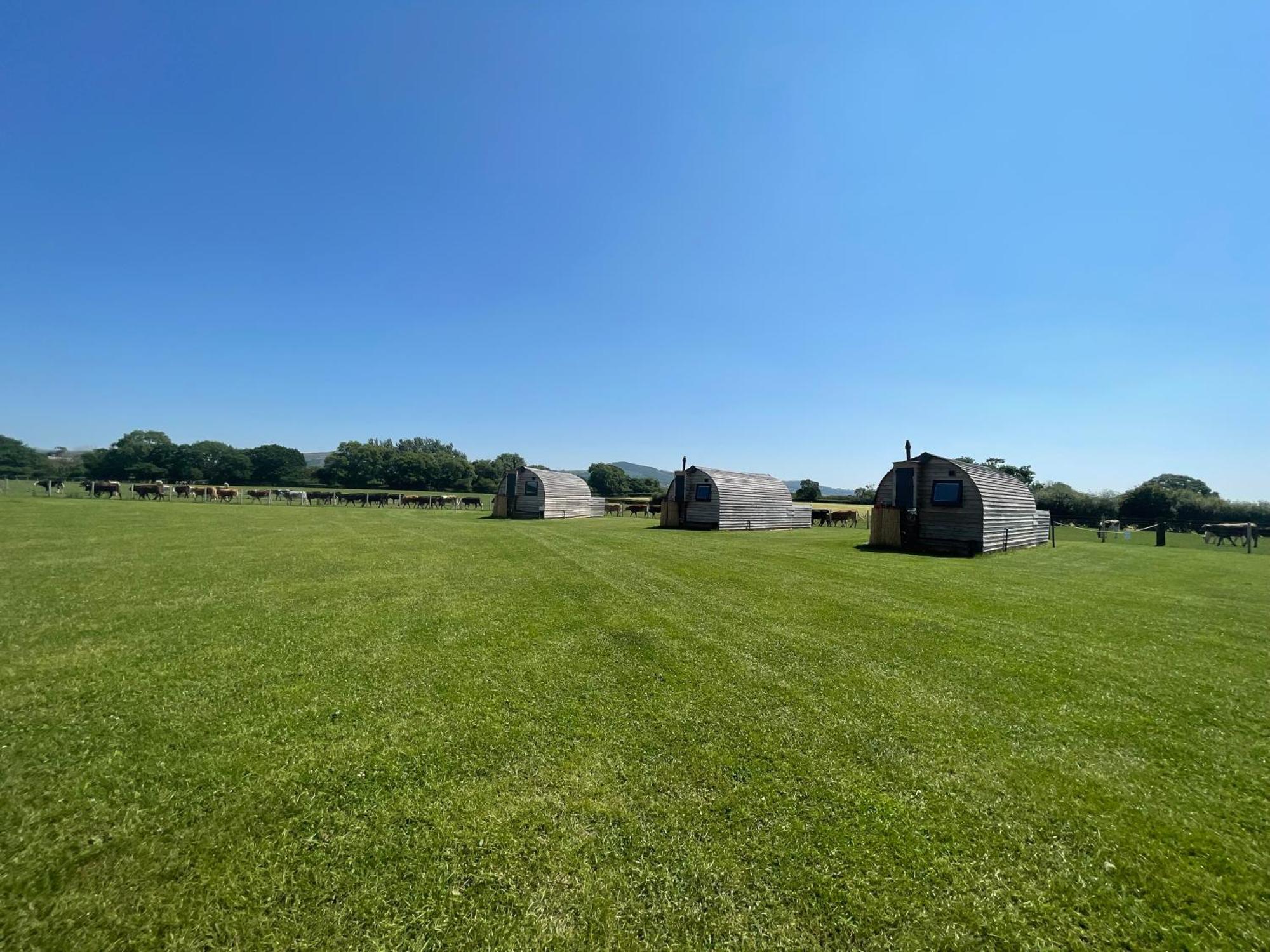 Отель Abbey Farm Luxury Glamping Rhuddlan Экстерьер фото