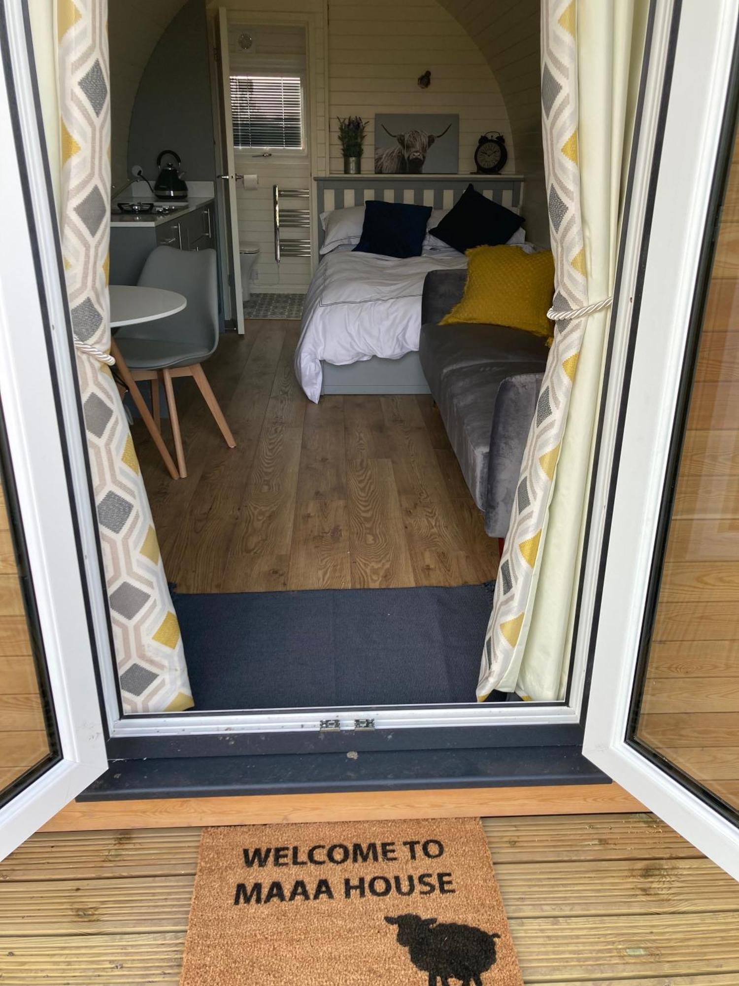 Отель Abbey Farm Luxury Glamping Rhuddlan Экстерьер фото